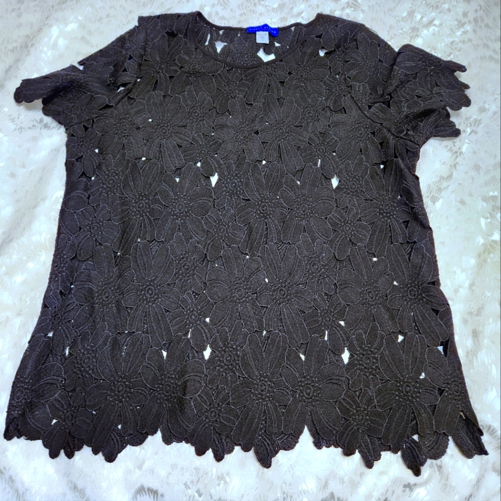 Floral lace overlay tee